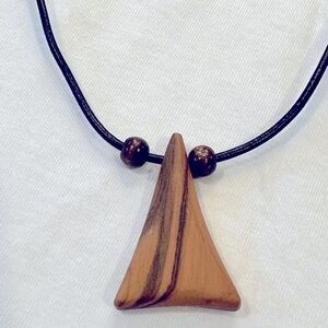 Simple wooden pendant cord necklace